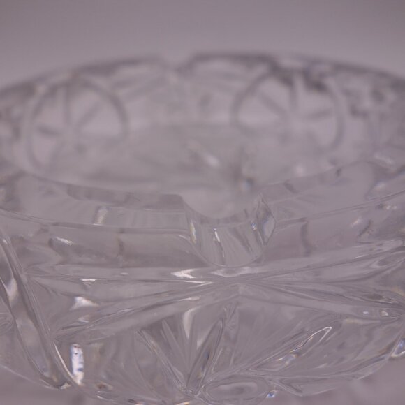 Circle Ash Tray with Pinwheel Pattern & Some Weight To It! - Picture 4 of 16